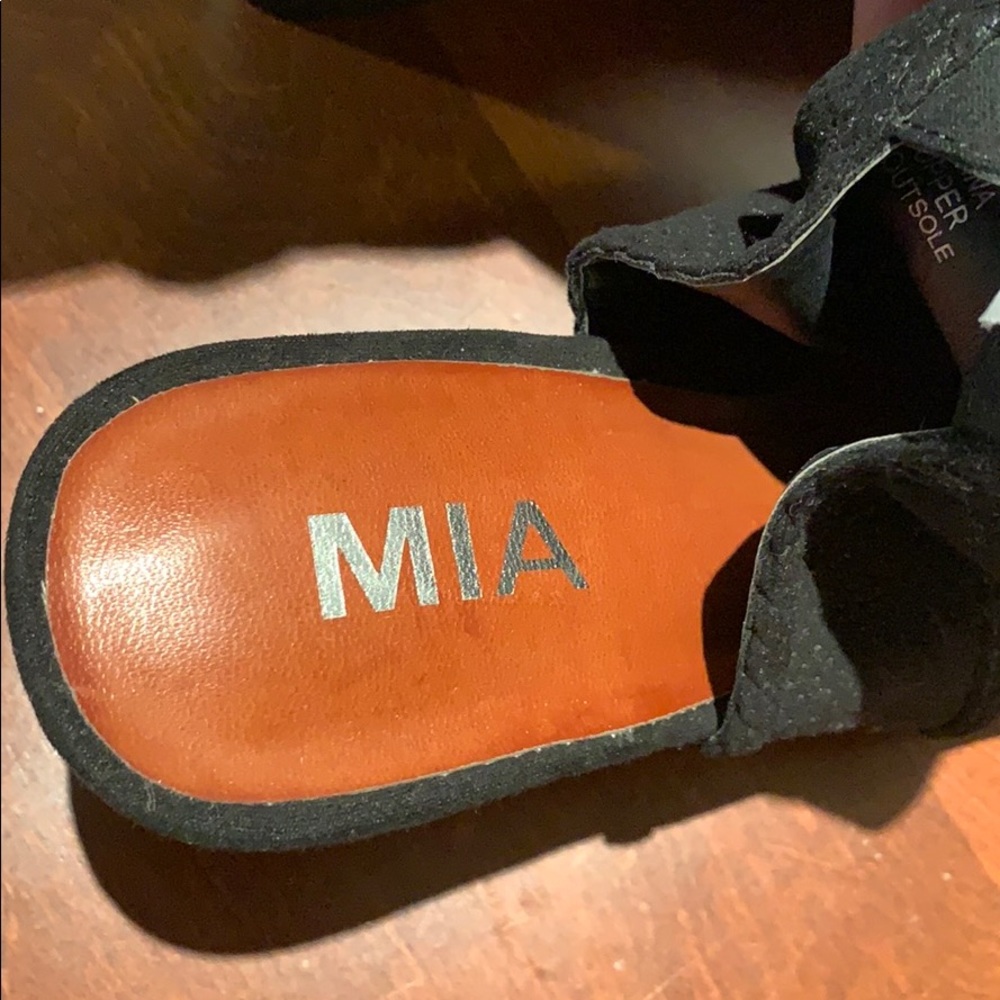 Shoes - Picture 5 of 7